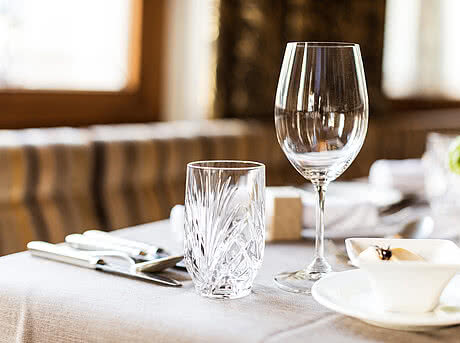 gedeckte Tische im Restaurant in Ischgl im Hotel Solaria
