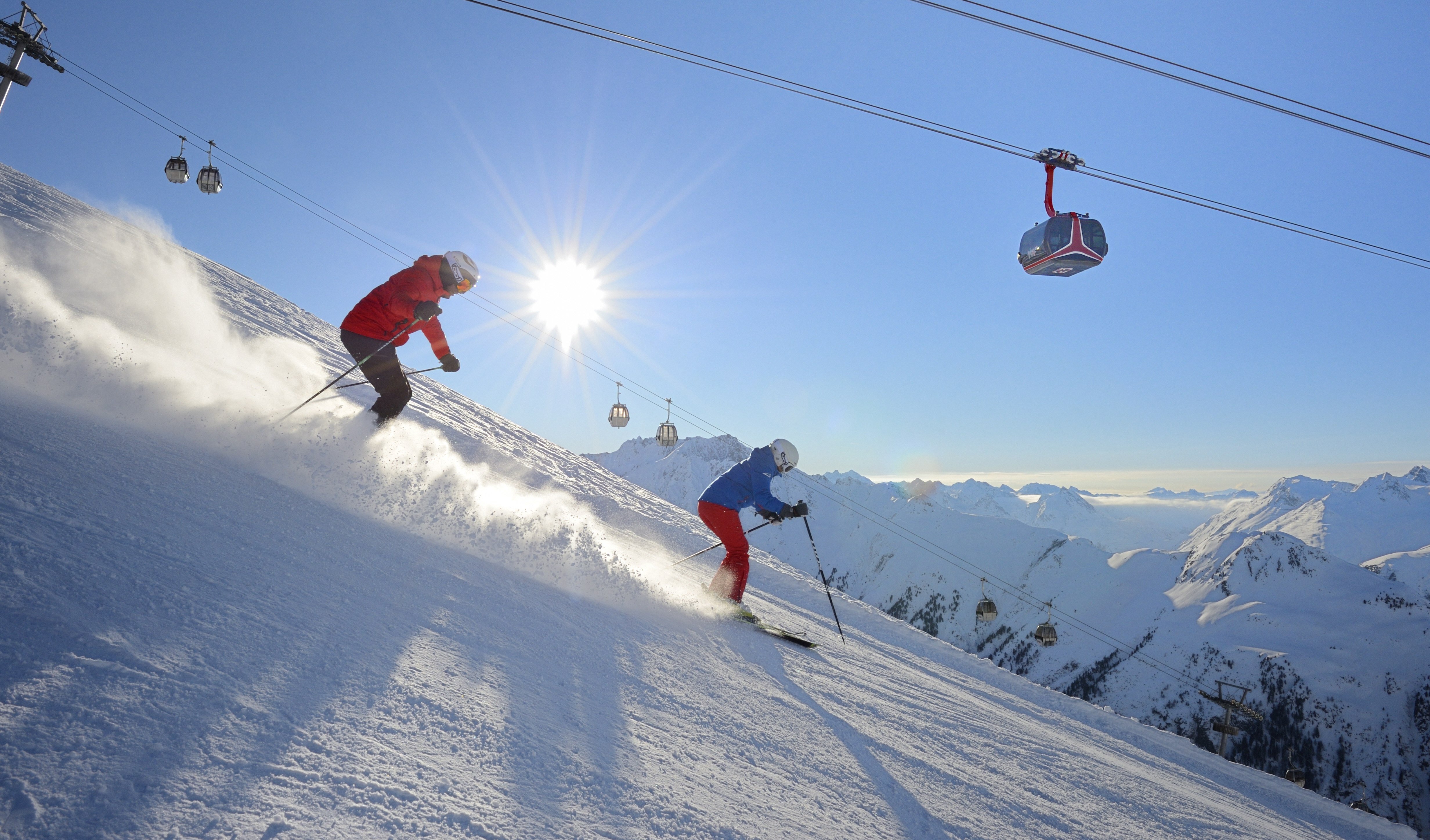 Skifahrer in den Winterferien in Ischgl