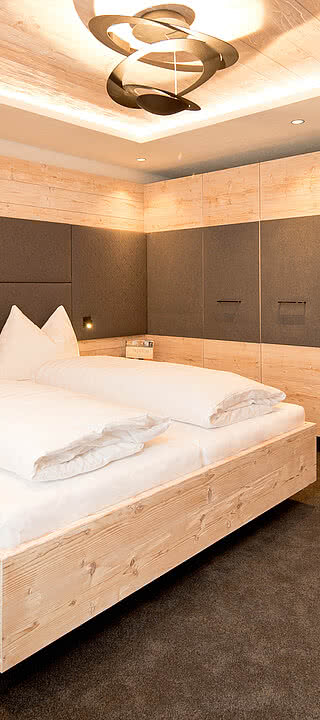 Bett in der Suite Alpenrose im 4 Sterne Hotel Solaria Ischgl