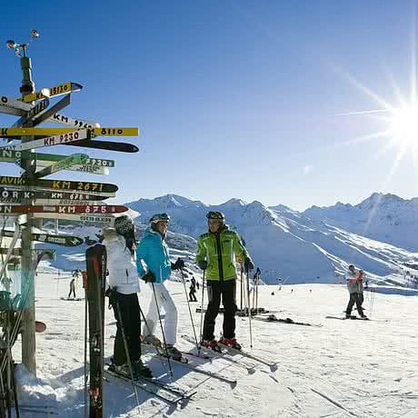 Skifahrer im Winterurlaub im Hotel Solaria Ischgl