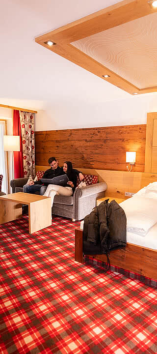 Paar in einer Unterkunft im Hotel Solaria Ischgl