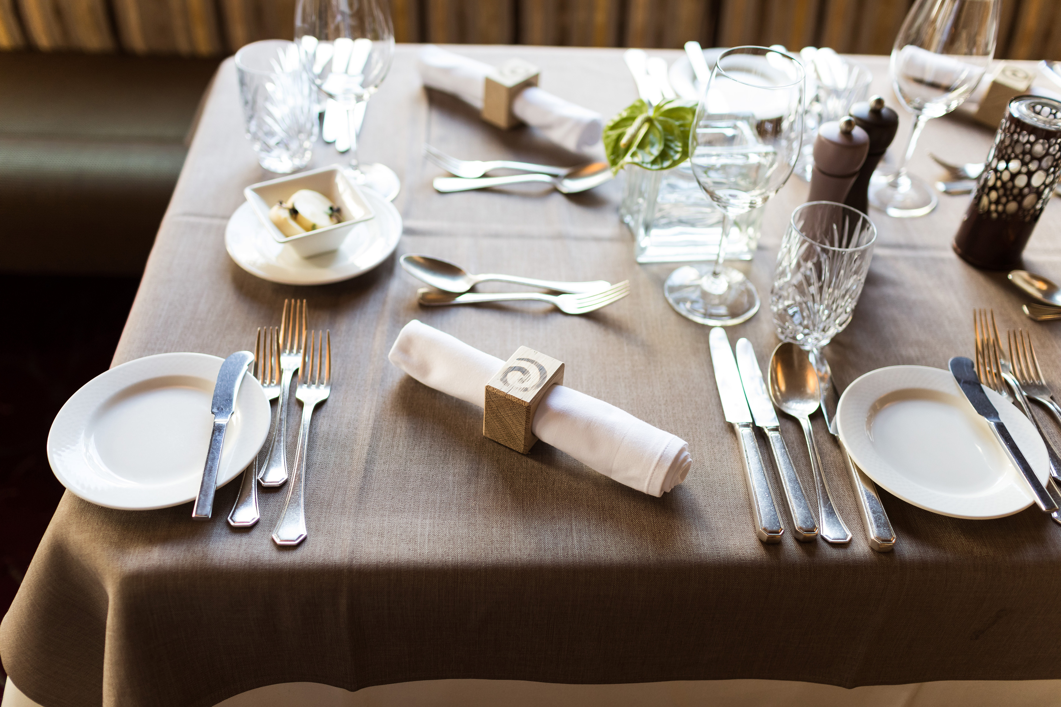 gedeckte Tische im Restaurant in Ischgl im Hotel Solaria